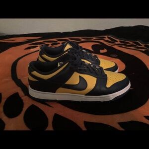 Men’s Nike dunk low Michigan size 9.5